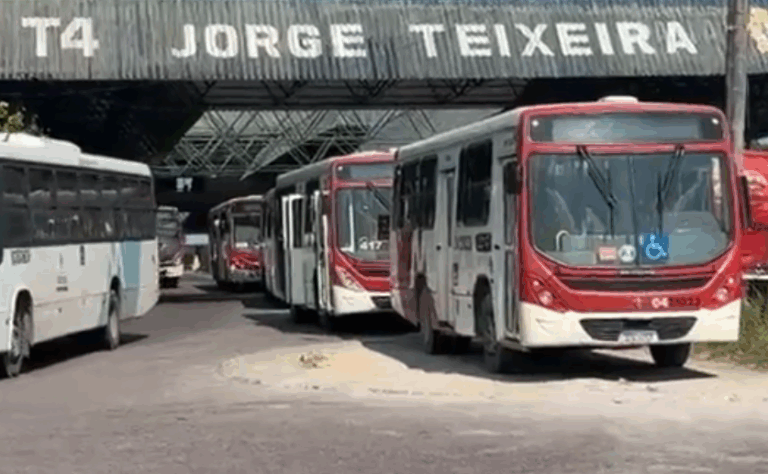 Ônibus voltam circular parcialmente após greve em Manaus
