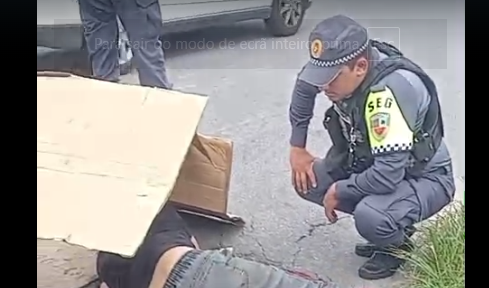 Casal fica gravemente ferido em acidente entre caminhão e moto em Manaus