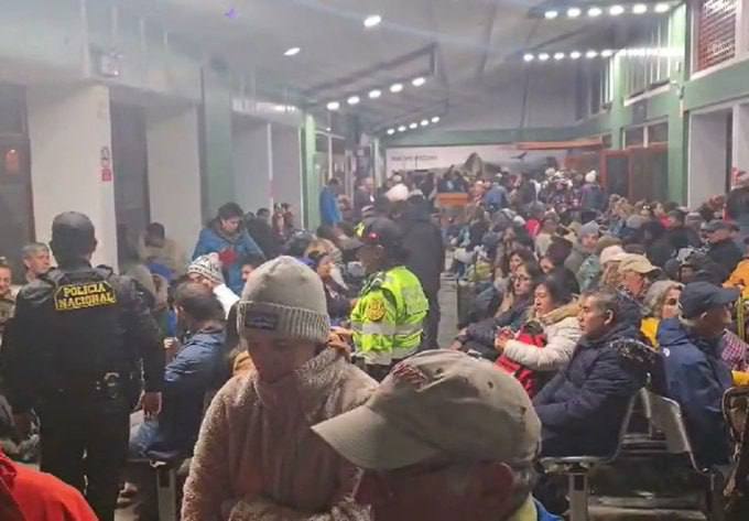 Durante protestos, cerca de 900 turistas ficam presos perto de Machu Picchu