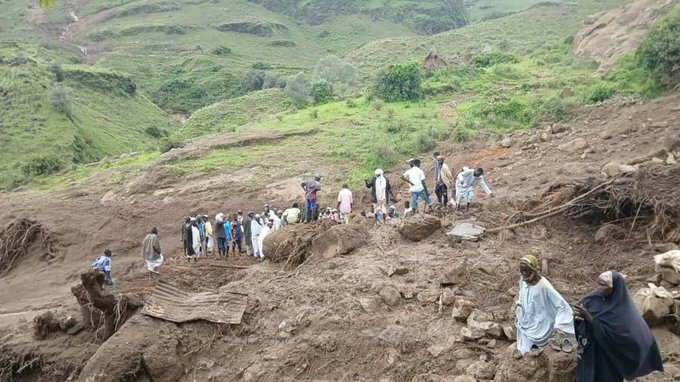 Cerca de mil pessoas morrem em deslizamento de terra no oeste do Sudão