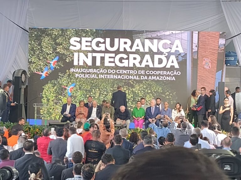 Em Manaus, Lula inaugura centro de policiamento da Amazônia