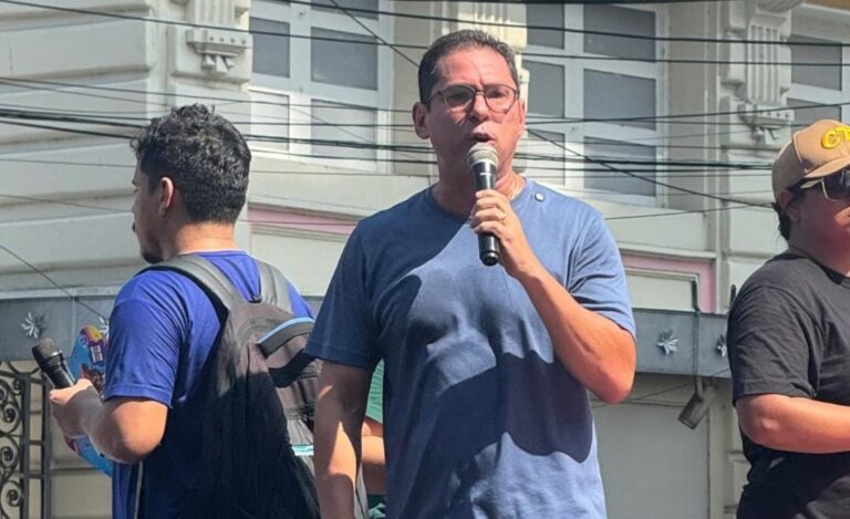 Marcelo Ramos critica Congresso durante protesto contra PEC da Blindagem e anistia em Manaus