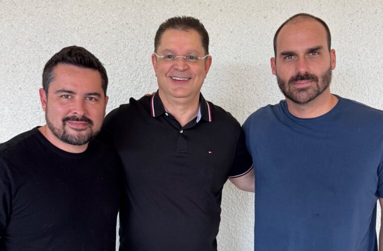 Líder do PL se reúne com Eduardo Bolsonaro e Paulo Figueiredo nos EUA