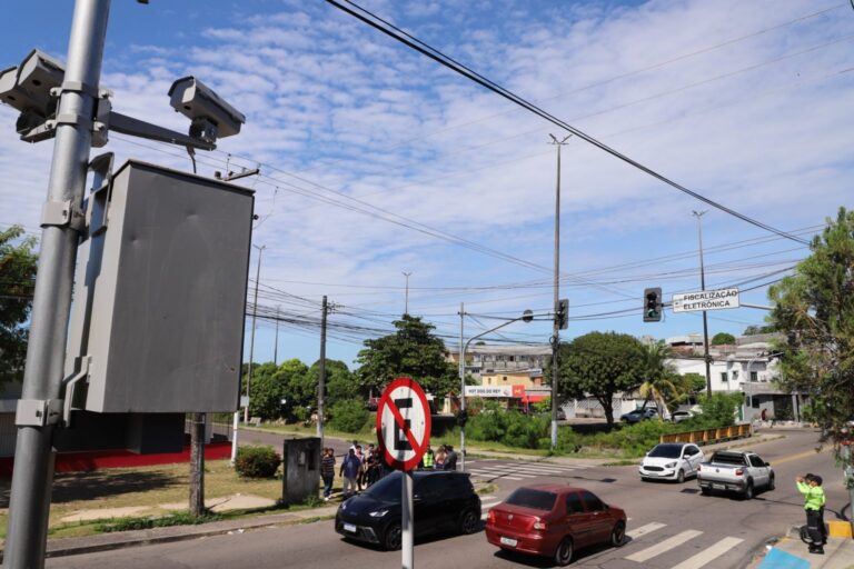 Vereadores de Manaus cobram melhorias na sinalização e transparência sobre radares eletrônicos