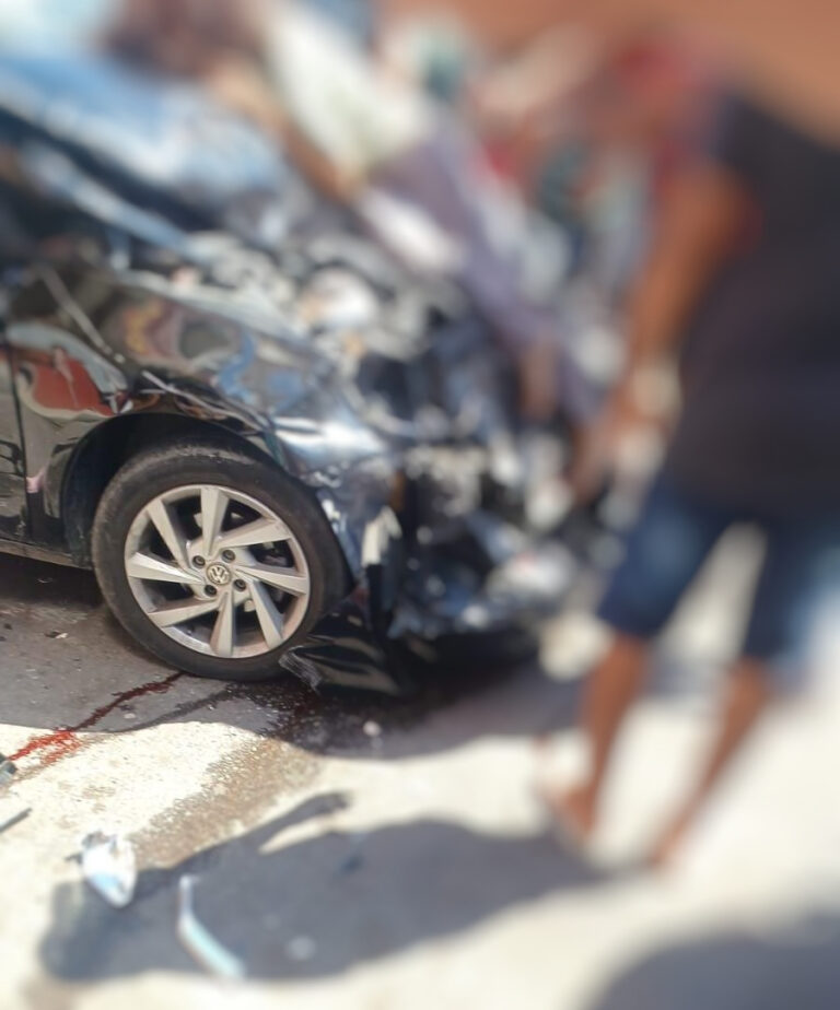 Idosa é esmagada em engavetamento de carros em Manaus