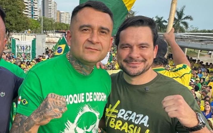 Políticos se reúnem em ato pró-bolsonaro na Ponta Negra, em Manaus