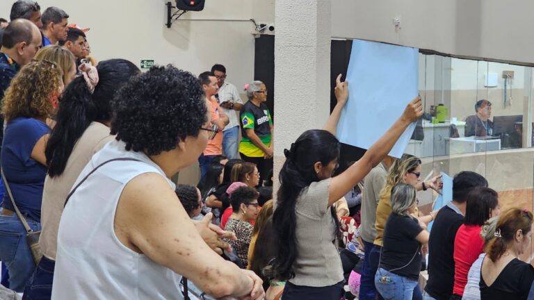 Servidores ameaçam greve geral se não houver acordo na CMM; entenda