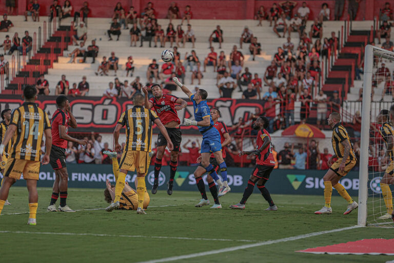 Atlético-GO venceu o Amazonas por 2 a 0 no estádio Antônio Accioly (Foto: Divulgação/ACG)