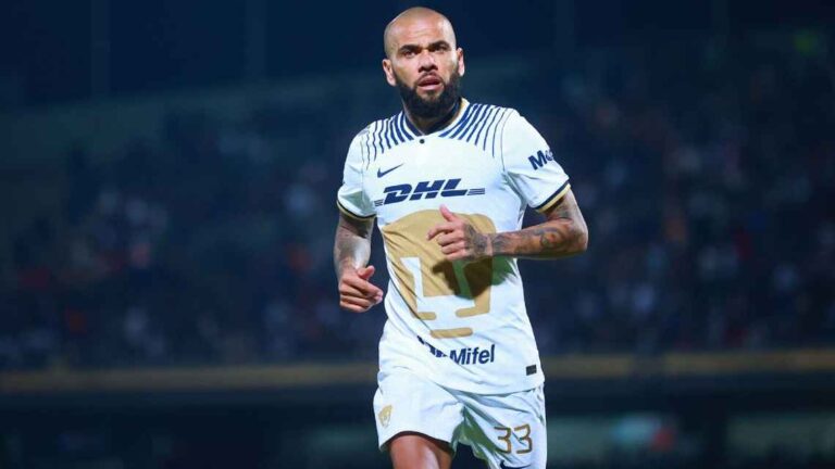 Daniel Alves pelo Pumas, do México (Foto: Hector Vivas/Getty Images)