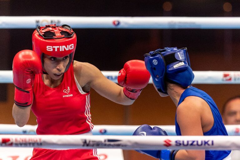 Wassila Lkhadiri durante a Copa Mundial de Boxe, em maio de 2025 (Foto: Olimpik/NurPhoto via Getty Images)
