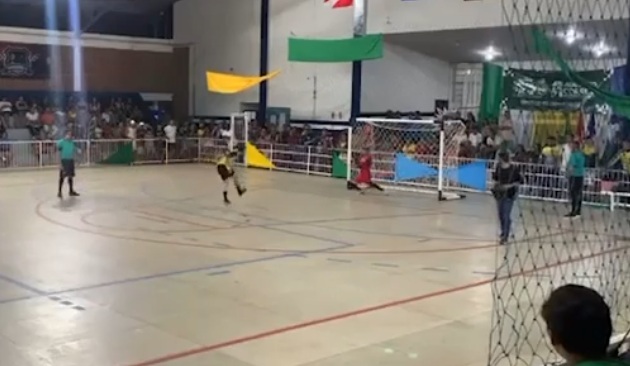 Goleiro morre após defender pênalti em competição amadora na cidade de Augusto Corrêa, no Pará (Foto: Reprodução)