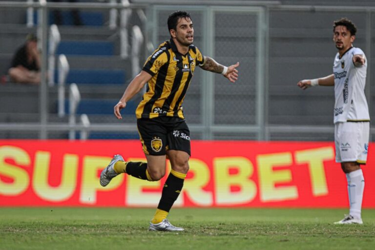 Henrique Almeida marca e assegura triunfo do Amazonas contra o Volta Redonda (Foto: João Normando/AMFC)