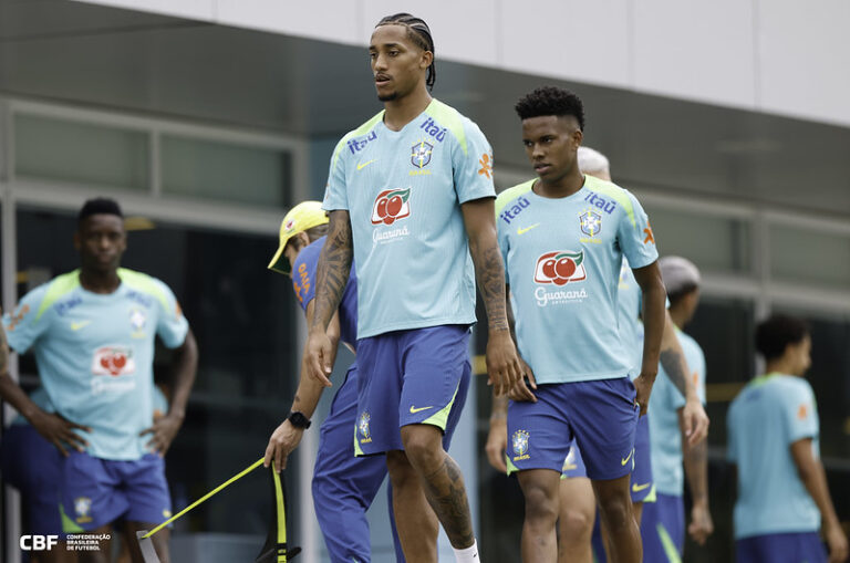 João Pedro e Estêvão são testados por Carlo Ancelotti (Foto: Rafael Ribeiro/CBF)