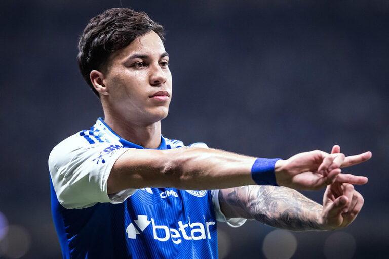 Cruzeiro elimina o Atlético e encara o Corinthians na semifinal da Copa do Brasil