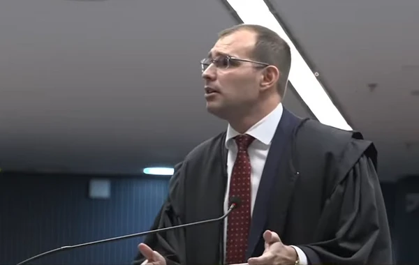 No STF, advogado cita a sogra em julgamento de trama golpista e arranca risos de ministros