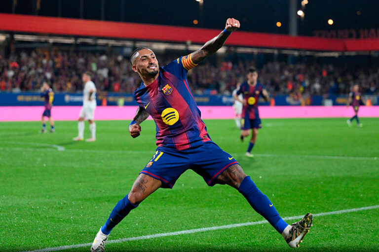 Raphinha concorre ao prêmio Bola de Ouro (Foto: David Ramos/Getty Images)