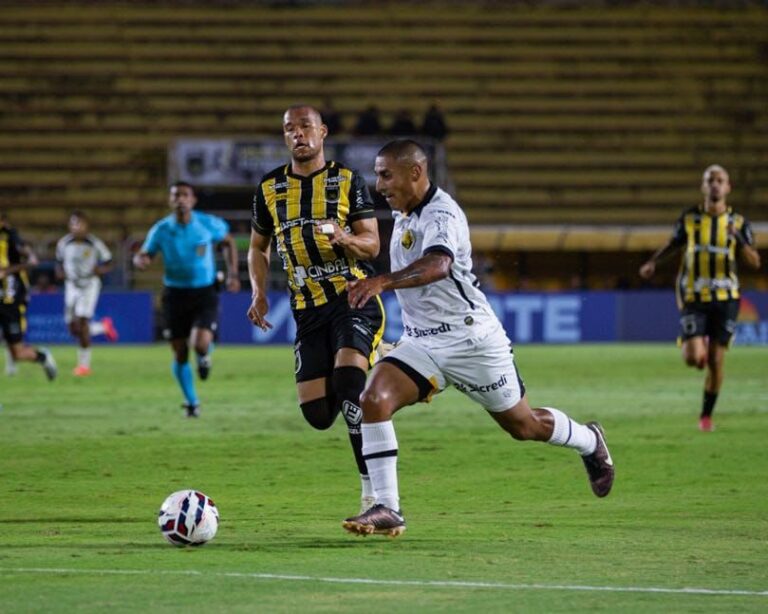 Volta Redonda e Amazonas no primeiro turno da Série B 2025 (Foto: Kaua Novaes)