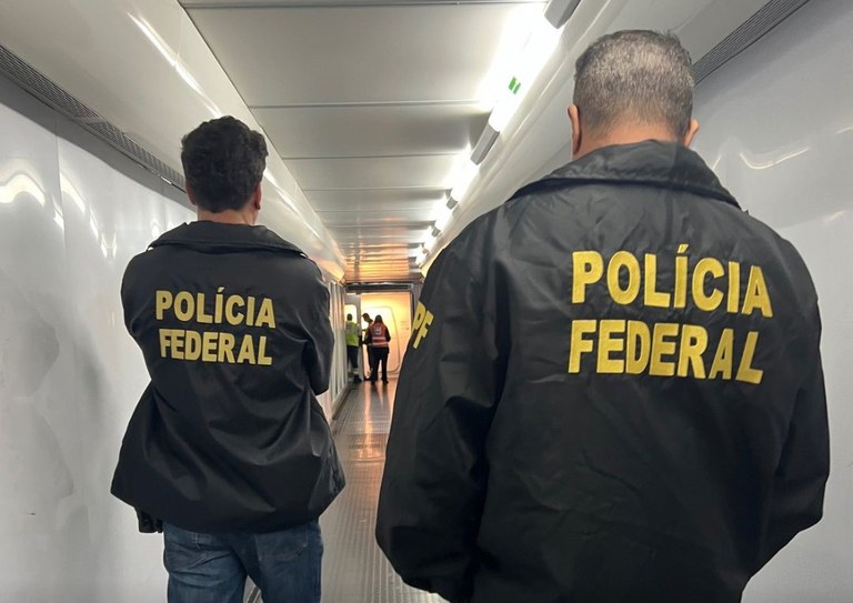 Foragido por homicídio é preso em aeroporto do RJ ao tentar embarcar para Manaus