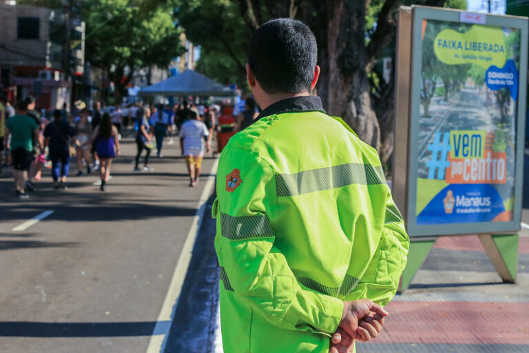 Homem é preso suspeito de se masturbar na frente de crianças na Faixa Liberada em Manaus Homem é preso suspeito de se masturbar na frente de crianças na Faixa Liberada em Manaus