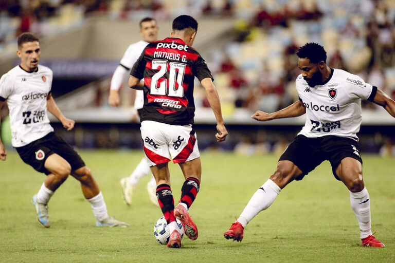 Após Data Fifa, Brasileirão volta hoje com clássicos regionais; veja onde assistir Após Data Fifa, Brasileirão volta hoje com clássicos regionais; veja onde assistir