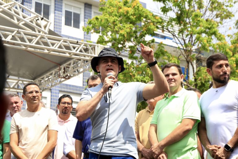 “A vida dessas pessoas é mais suja do que corda de amarrar pato”, diz David Almeida sobre adversários “A vida dessas pessoas é mais suja do que corda de amarrar pato”, diz David Almeida sobre adversários