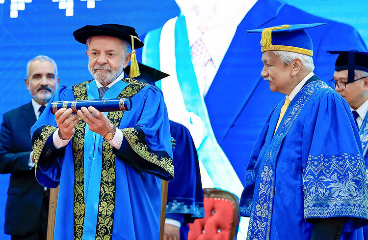 Lula recebe honraria internacional e defende protagonismo dos países do Sul Global Lula recebe honraria internacional e defende protagonismo dos países do Sul Global