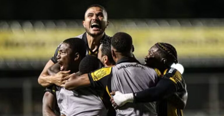 Amazonas FC vira sobre Criciúma e segue vivo na luta contra o rebaixamento na Série B Amazonas FC vira sobre Criciúma e segue vivo na luta contra o rebaixamento na Série B