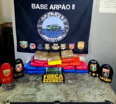 Em ações distintas, polícia apreende 36 tabletes de drogas em barcos no Amazonas Em ações distintas, polícia apreende 36 tabletes de drogas em barcos no Amazonas