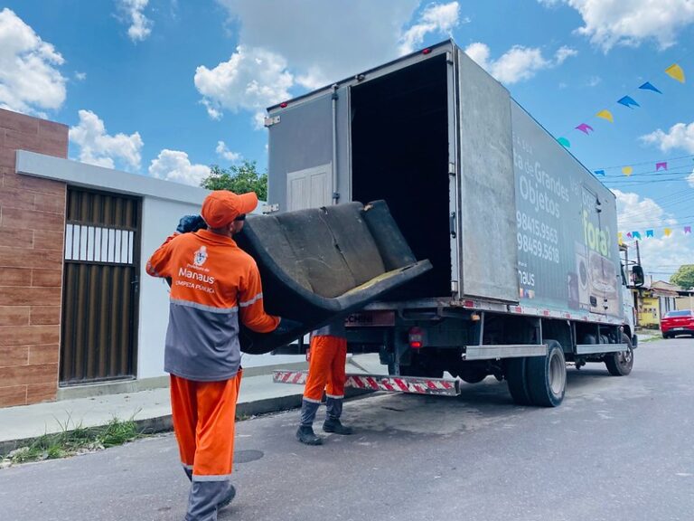 Aleam reconhece coletores de lixo como profissionais de serviço essencial no Amazonas Aleam reconhece coletores de lixo como profissionais de serviço essencial no Amazonas
