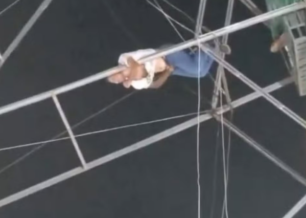 Assento de roda-gigante quebra e homem fica pendurado em parque no Acre