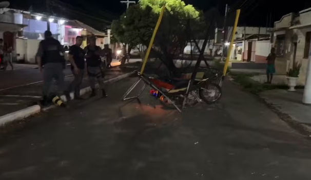 Motociclista embriagado bate em pula-pula e deixa jovem e bebê feridos no Amazonas Motociclista embriagado bate em pula-pula e deixa jovem e bebê feridos no Amazonas