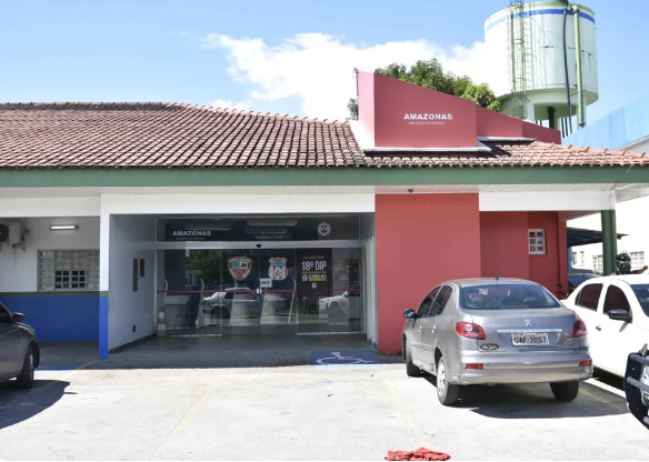 Tarado é preso após se masturbar em fila de supermercado em Manaus Tarado é preso após se masturbar em fila de supermercado em Manaus