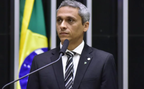Deputados aprovam suspensão de ação penal contra Gustavo Gayer no STF Deputados aprovam suspensão de ação penal contra Gustavo Gayer no STF