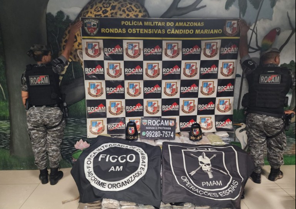 Casal preso com meia tonelada de drogas usava casa como depósito em Manaus