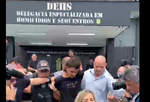 VÍDEO: Suspeito de matar motorista de APP é agredido por familiares da vítima em Manaus VÍDEO: Suspeito de matar motorista de APP é agredido por familiares da vítima em Manaus