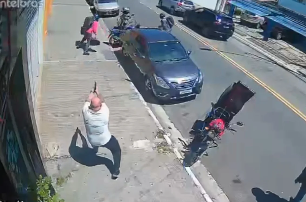 Policial militar de folga mata suspeito durante tentativa de assalto Policial militar de folga mata suspeito durante tentativa de assalto