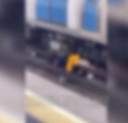 Homem perde as pernas após cair nos trilhos do metrô de Lisboa Homem perde as pernas após cair nos trilhos do metrô de Lisboa