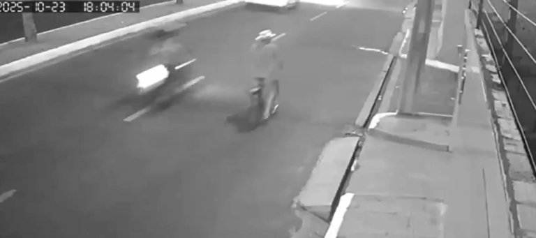 VÍDEO: Motociclista foge da polícia e atropela ciclista idoso em Teresina VÍDEO: Motociclista foge da polícia e atropela ciclista idoso em Teresina