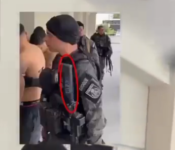VÍDEO: Polícia apreende arma do CV-AM durante megaoperação no Rio de Janeiro VÍDEO: Polícia apreende arma do CV-AM durante megaoperação no Rio de Janeiro