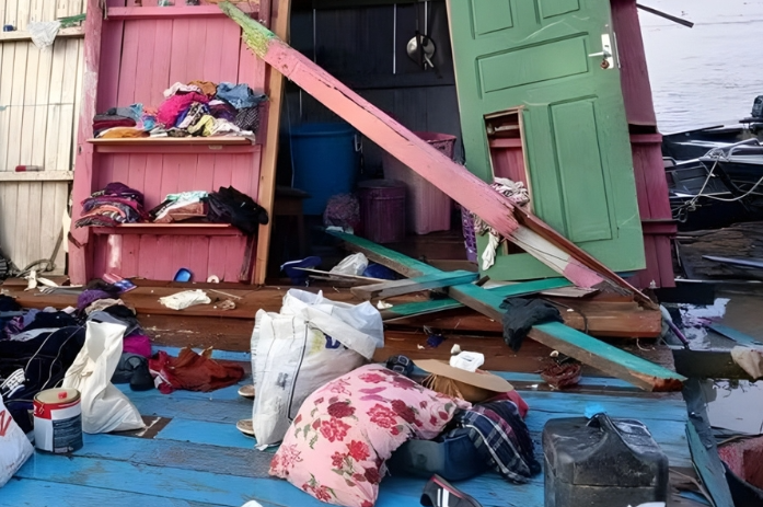 MP denuncia condutor de balsa que bateu em casas e matou quatro pessoas em Manicoré MP denuncia condutor de balsa que bateu em casas e matou quatro pessoas em Manicoré