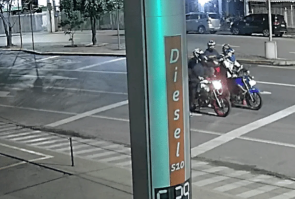 Motociclista é derrubado com mata-leão e tem veículo roubado em Amparo