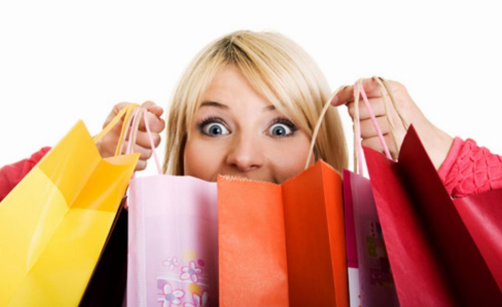 Black Friday, Natal e juros: planejamento é essencial para evitar dívidas nas compras de fim de ano, alerta economista