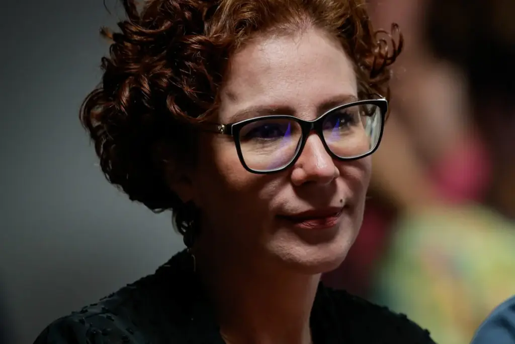 Carla Zambelli anuncia greve de fome até que ministro italiano negue extradição para o Brasil; leia a carta