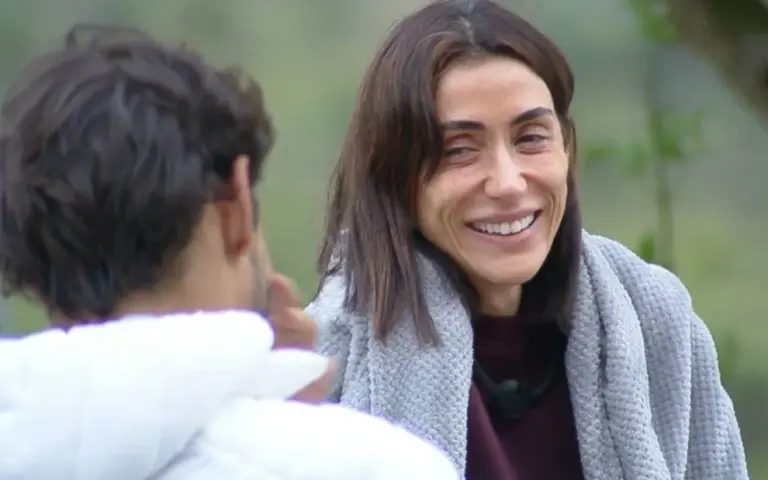 ‘A Fazenda’: Jornalista revela sentimentos por ator, mesmo sendo casada ‘A Fazenda’: Jornalista revela sentimentos por ator, mesmo sendo casada