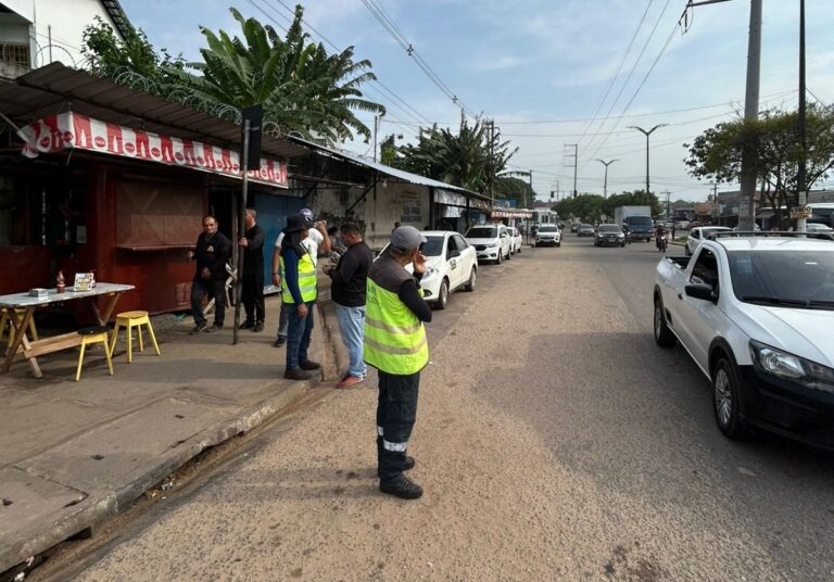 Prefeitura intensifica fiscalização no entorno da ponte Rio Negro contra transporte irregular Prefeitura intensifica fiscalização no entorno da ponte Rio Negro contra transporte irregular