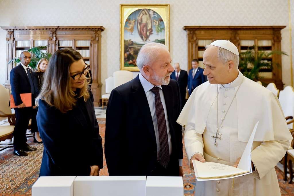 Lula encontra papa Leão XIV no Vaticano e o convida para a COP30; saiba mais detalhes da conversa