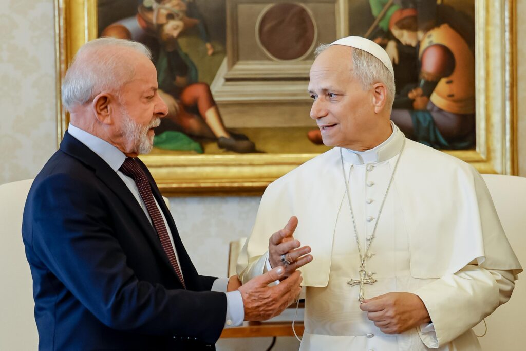 Lula encontra papa Leão XIV no Vaticano e o convida para a COP30; saiba mais detalhes da conversa
