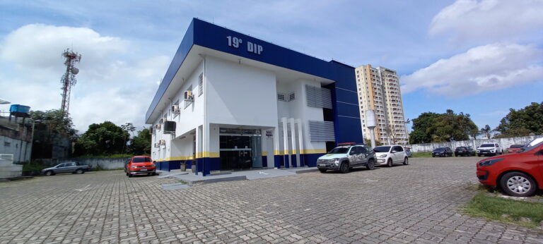Adolescente apreendido por roubo à cafeteria entrega detalhes sobre comparsa foragido em Manaus Adolescente apreendido por roubo à cafeteria entrega detalhes sobre comparsa foragido em Manaus