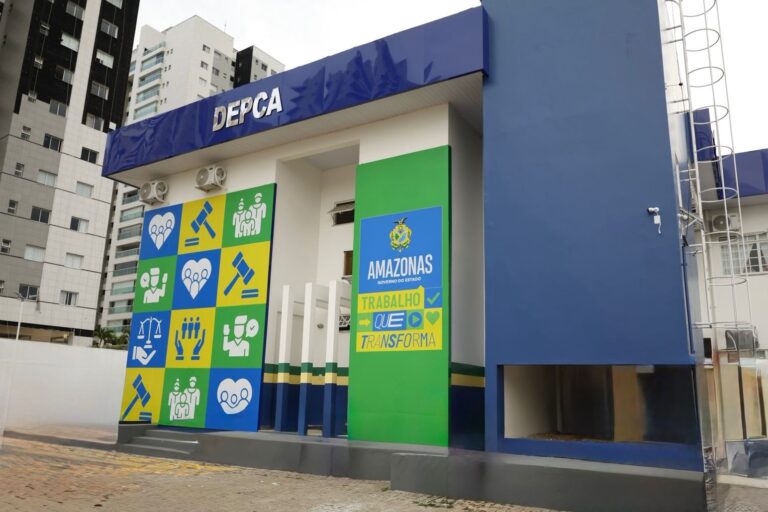 Menino de 3 anos é levado ao hospital após ser estuprado pelo próprio pai em Manaus Menino de 3 anos é levado ao hospital após ser estuprado pelo próprio pai em Manaus