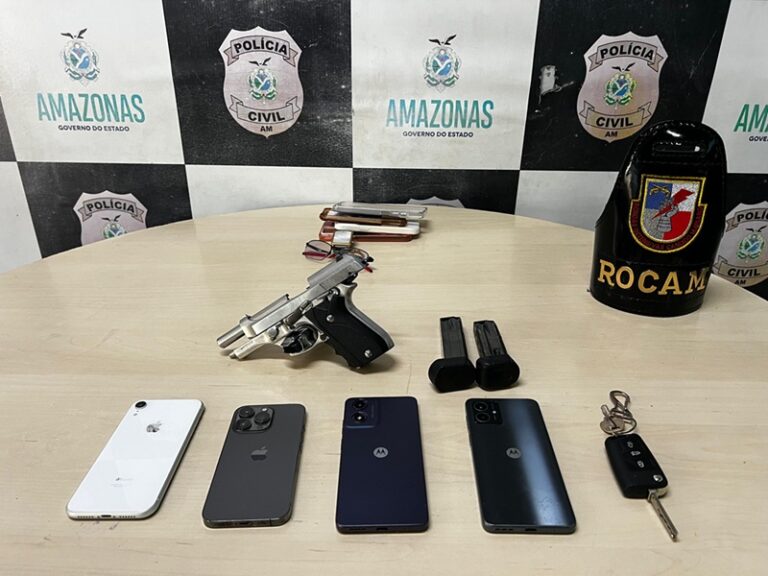 Trio armado é preso após denúncia de arrastão no Centro de Manaus Trio armado é preso após denúncia de arrastão no Centro de Manaus